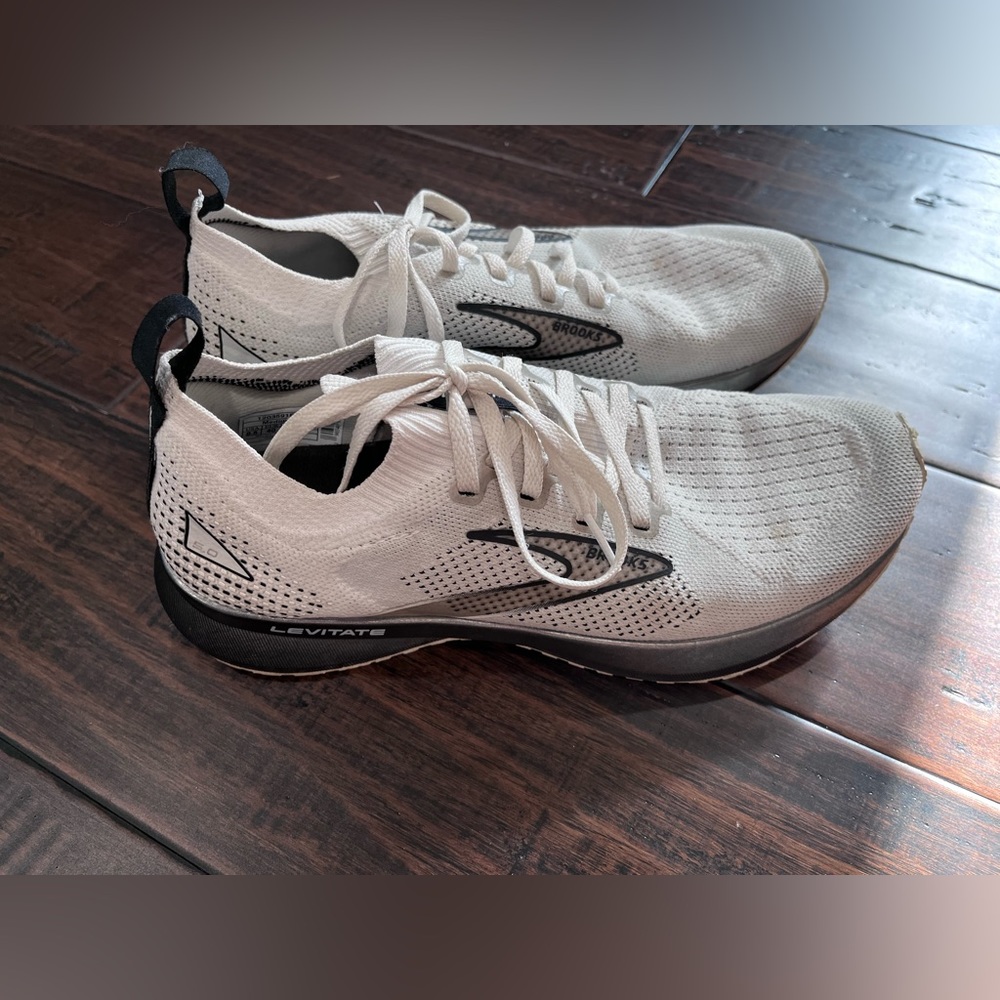 Womens Brooks running shoes. Size 8.5